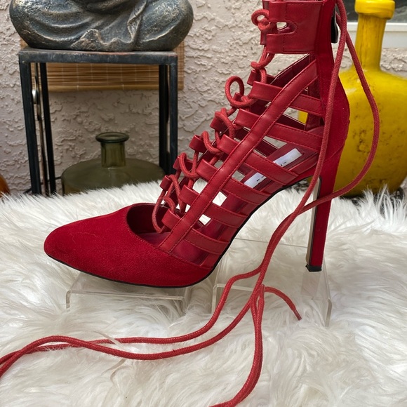 ♦️♦️RED LACE-UP POINTY TOE ANKLE BOOTIES♦️♦️ - Picture 1 of 4